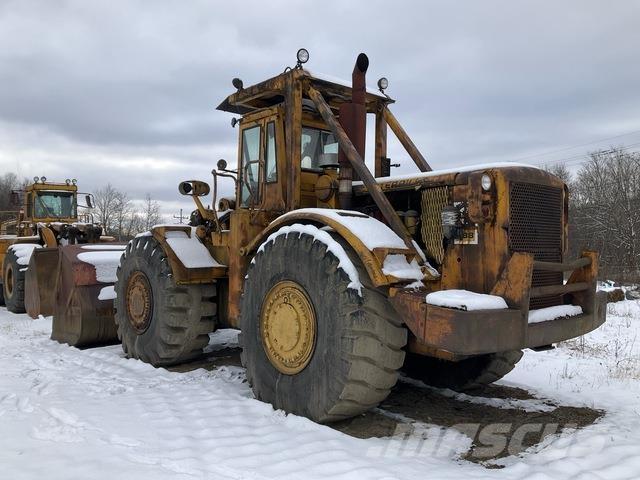 CAT 988A Kolesni nakladalci