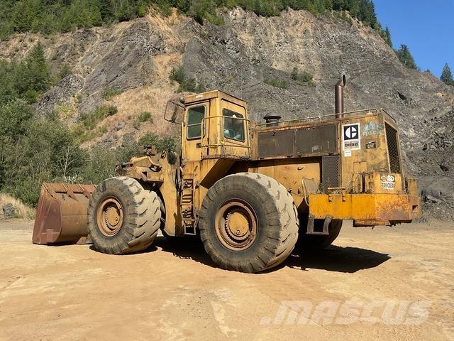 CAT 988B Kolesni nakladalci