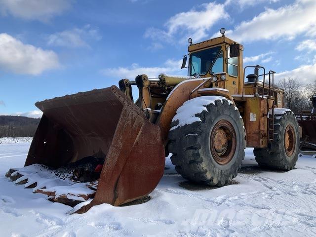 CAT 988B Kolesni nakladalci