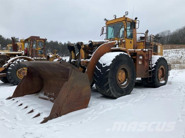 CAT 988B Kolesni nakladalci