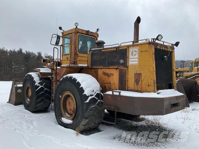 CAT 988B Kolesni nakladalci