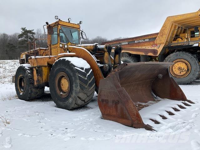 CAT 988B Kolesni nakladalci