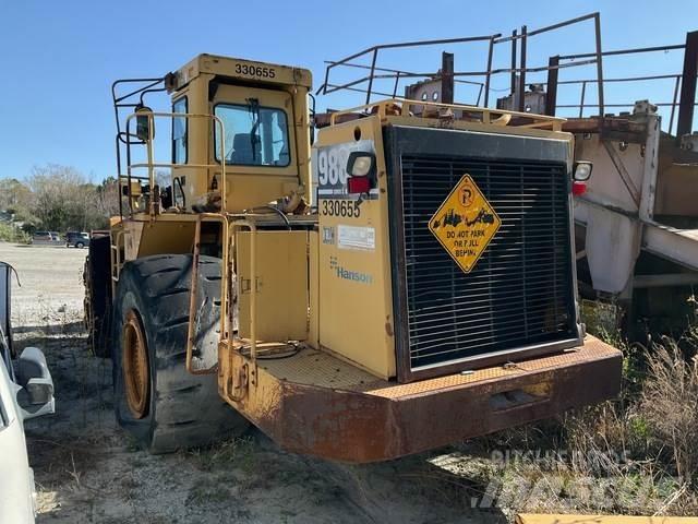 CAT 988F Kolesni nakladalci