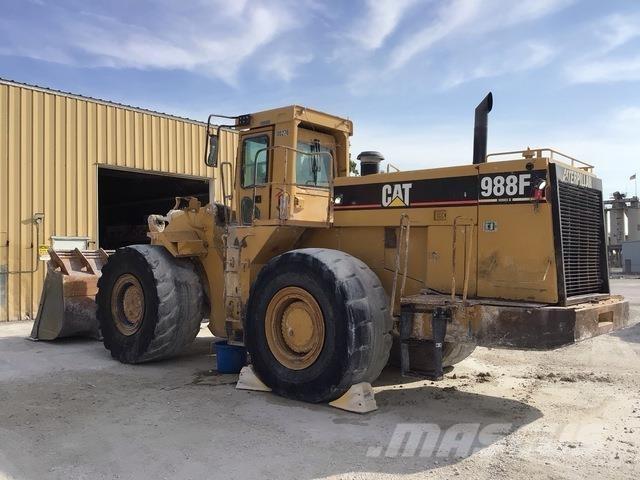 CAT 988F Kolesni nakladalci