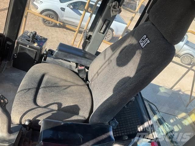 CAT 988G Kolesni nakladalci