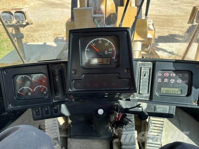 CAT 988G Kolesni nakladalci