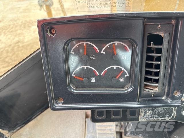 CAT 988G Kolesni nakladalci
