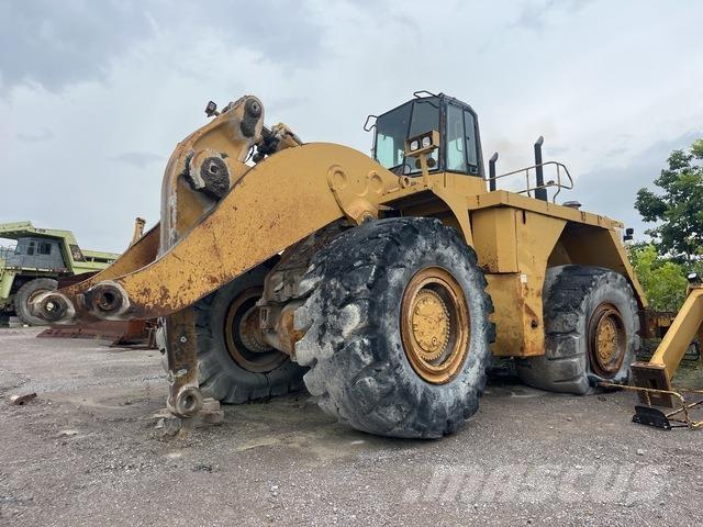 CAT 990 Kolesni nakladalci