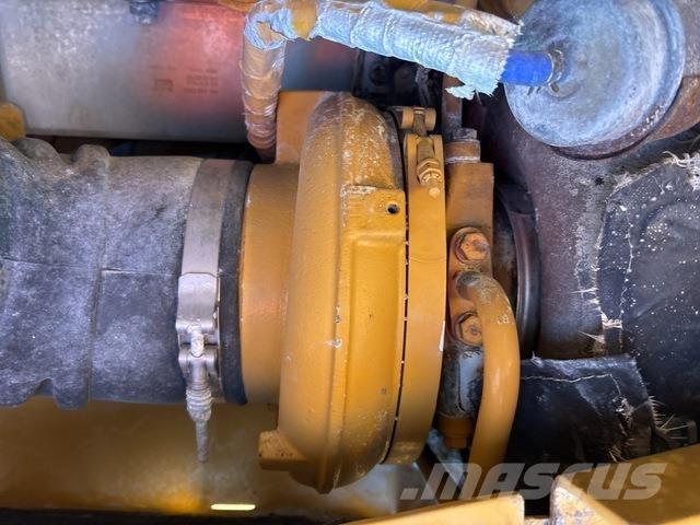 CAT D11 Buldožerji goseničarji