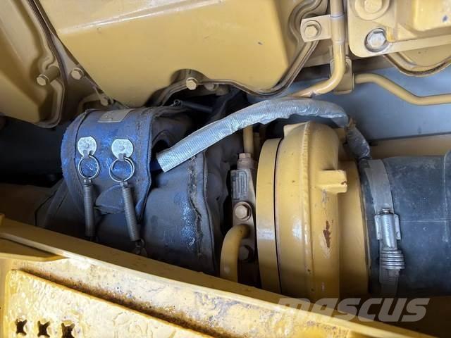 CAT D11T Buldožerji goseničarji