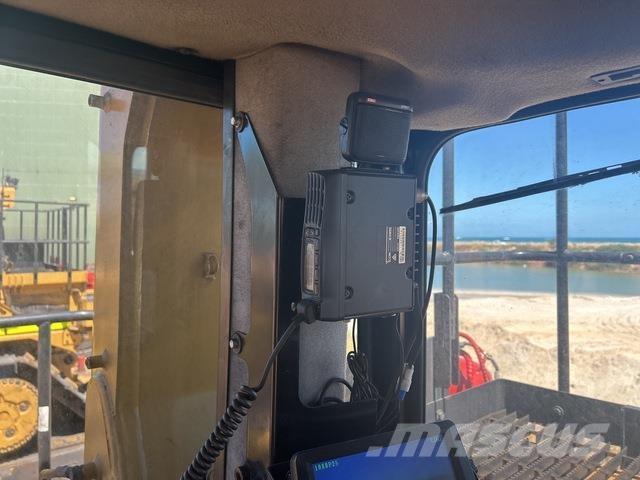 CAT D11T Buldožerji goseničarji