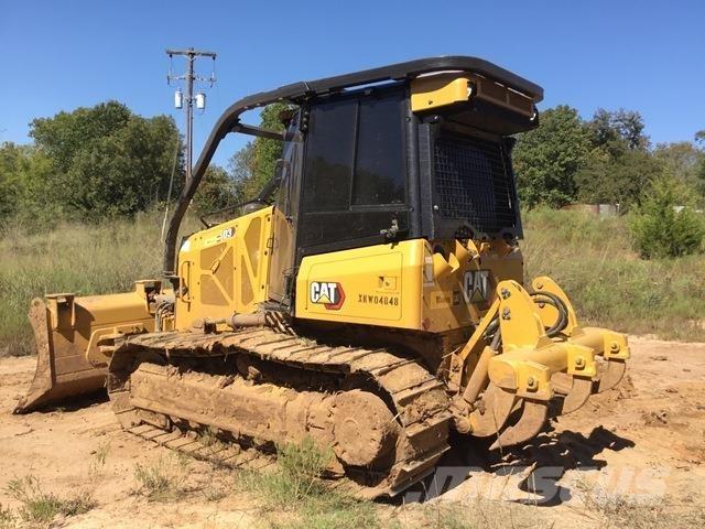 CAT D3 Buldožerji goseničarji