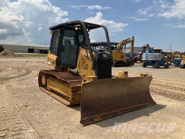 CAT D3 Buldožerji goseničarji