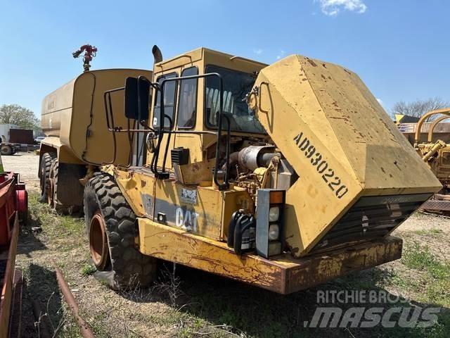 CAT D300D Tovornjaki za vodo