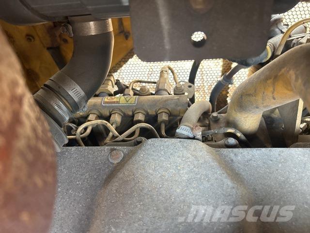 CAT D4K LGP Buldožerji goseničarji