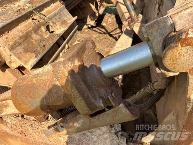 CAT D6T Buldožerji goseničarji