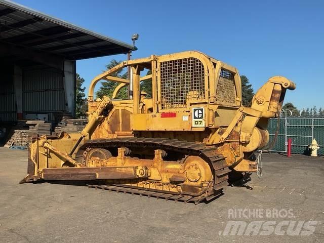 CAT D7 Buldožerji goseničarji