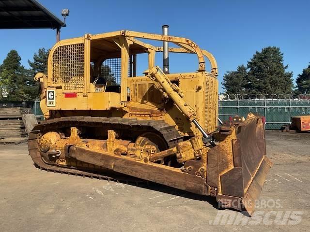 CAT D7 Buldožerji goseničarji