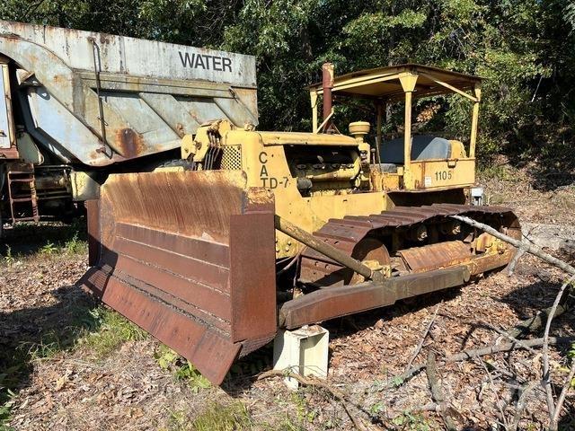 CAT D7 Buldožerji goseničarji