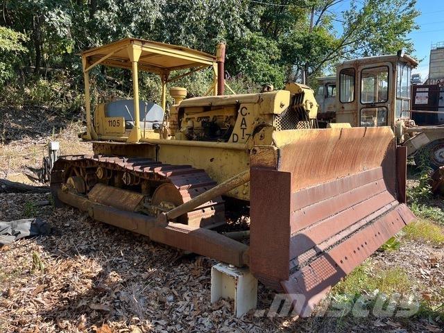 CAT D7 Buldožerji goseničarji