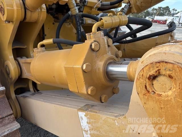 CAT D8T Buldožerji goseničarji
