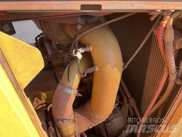 CAT D9 Buldožerji goseničarji