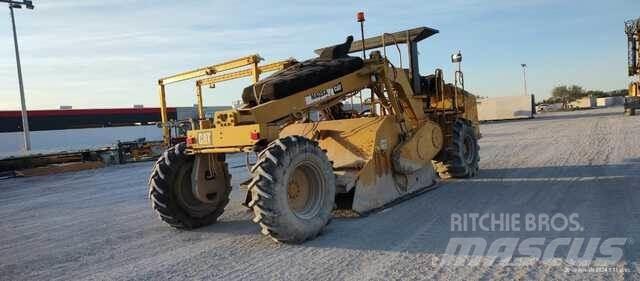 CAT RM300 Kompaktorji tal