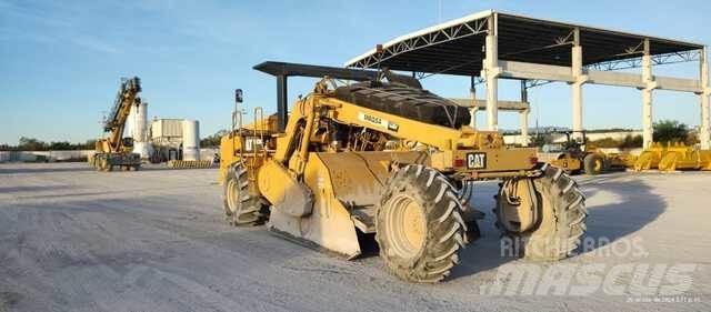 CAT RM300 Kompaktorji tal
