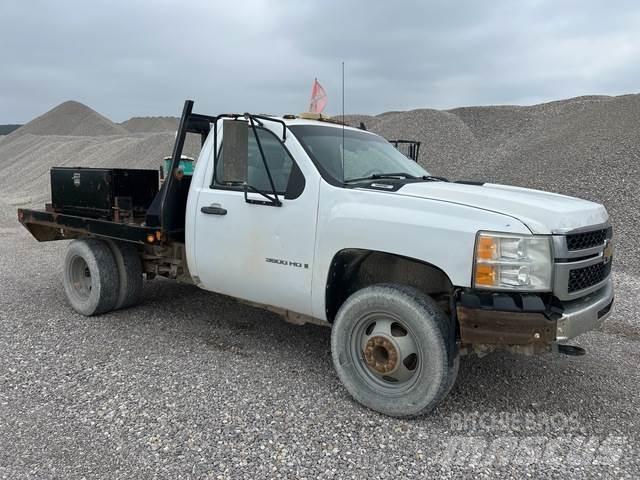 Chevrolet 3500 Tovornjaki s kesonom/platojem