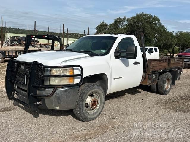 Chevrolet 3500 Tovornjaki s kesonom/platojem