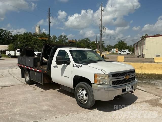 Chevrolet 3500 Tovornjaki s kesonom/platojem