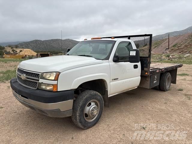 Chevrolet 3500 Tovornjaki s kesonom/platojem