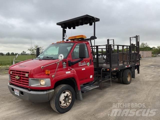 Chevrolet 5500 Tovornjaki s kesonom/platojem
