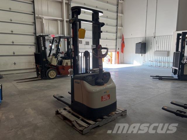 Crown ES 4000 Samopogonski ročni viličarji