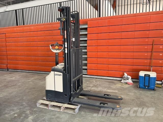 Crown ES 4000 Samopogonski ročni viličarji