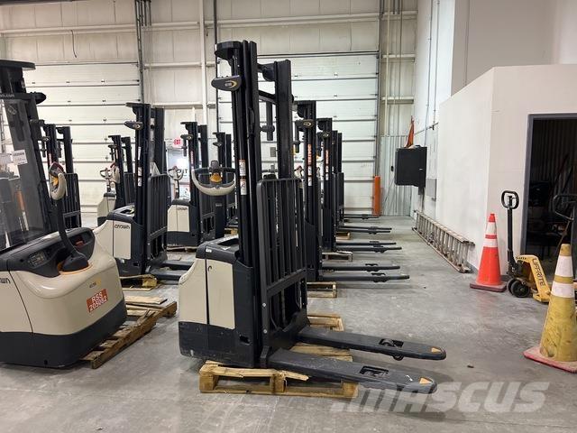 Crown ES 4000 Samopogonski ročni viličarji