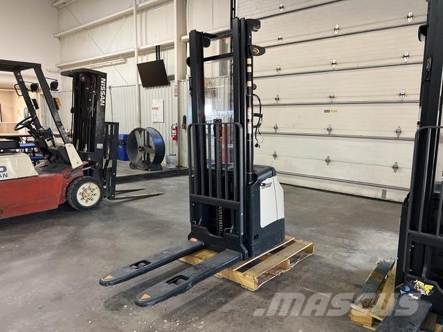 Crown ES 4000 Samopogonski ročni viličarji