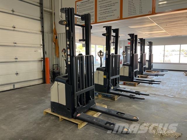 Crown ES 4000 Samopogonski ročni viličarji