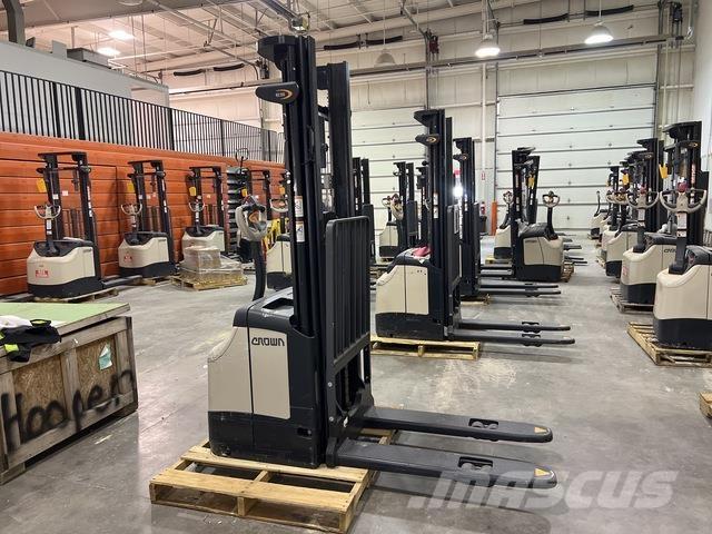 Crown ES 4000 Samopogonski ročni viličarji