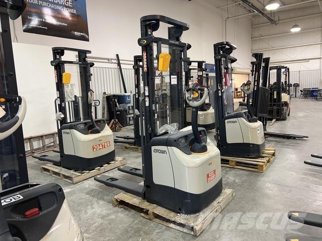 Crown ES 4000 Samopogonski ročni viličarji