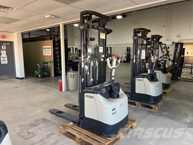 Crown ES 4000 Samopogonski ročni viličarji