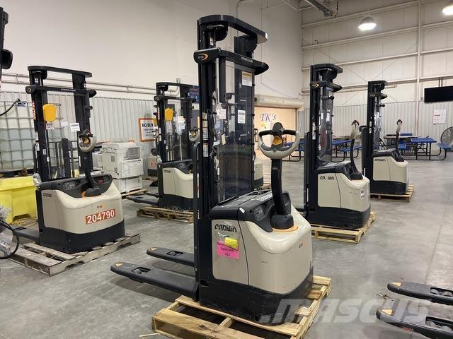 Crown ES 4000 Samopogonski ročni viličarji