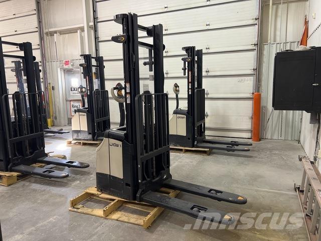 Crown ES 4000 Samopogonski ročni viličarji