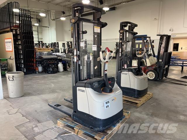 Crown ES 4000 Samopogonski ročni viličarji