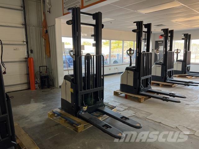 Crown ES 4000 Samopogonski ročni viličarji