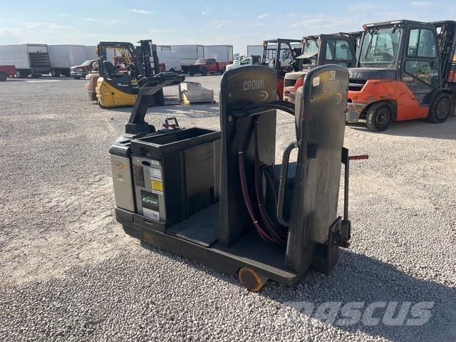 Crown TR4500 Vlečna vozila