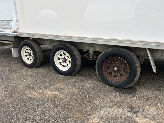  Custom Built Jeklene gradbene konstrukcije