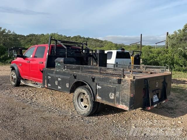 Dodge Ram 5500 Tovornjaki s kesonom/platojem