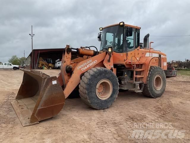 Doosan DL300 Kolesni nakladalci
