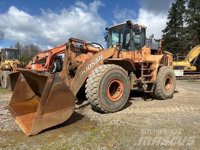 Doosan DL400 Kolesni nakladalci